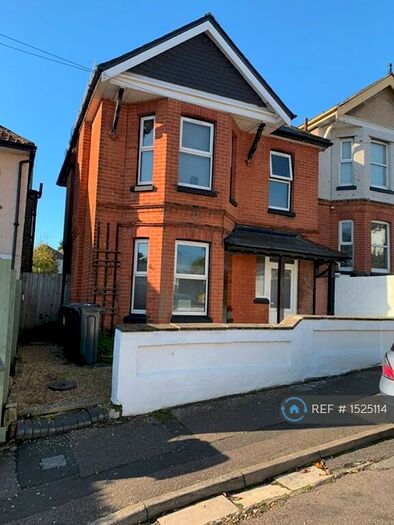 5 Bedroom Detached House To Rent In Acland Road, Bournemouth, BH9