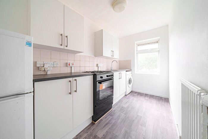 1 Bedroom Flat To Rent In Trelawney Avenue, Slough, SL3