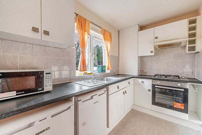 2 Bedroom Flat To Rent In Northwick Avenue, Kenton, Harrow, HA3