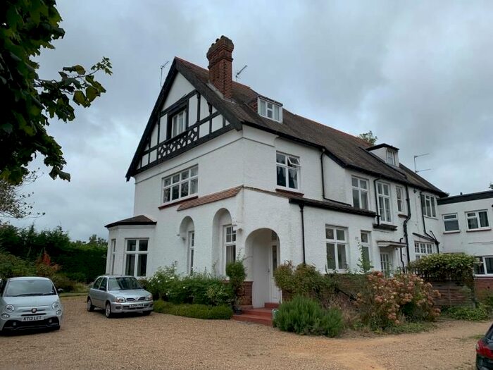 2 Bedroom Flat To Rent In Milbourne Lane, Esher, Surrey, KT10