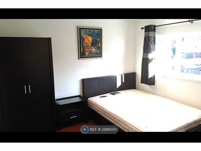 Studio To Rent In Dunmore, Guildford, GU2