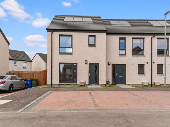 3 Bedroom Semi-Detached House For Sale In Fairley Crescent, Raploch, Stirling, FK8