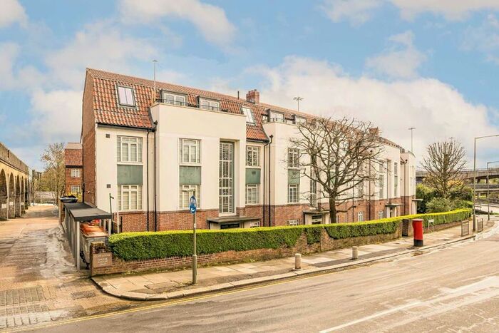 2 Bedroom Flat To Rent In Shirehall Lane, London, NW4