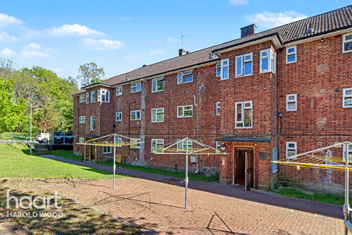 1 Bedroom Apartment For Sale In Leamington Close, Harold Hill, RM3