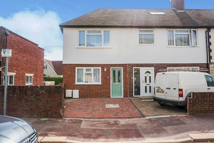 3 Bedroom End Of Terrace House To Rent In Shafter Road, Dagenham, Essex RM10