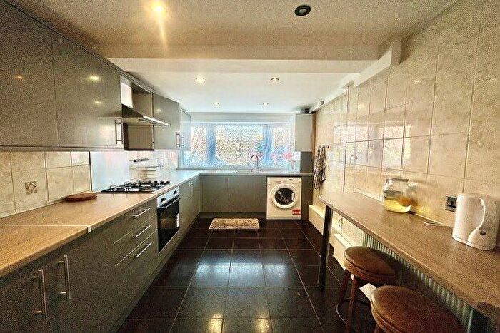 5 Bedroom Property To Rent In Alexandra Road, London, E17