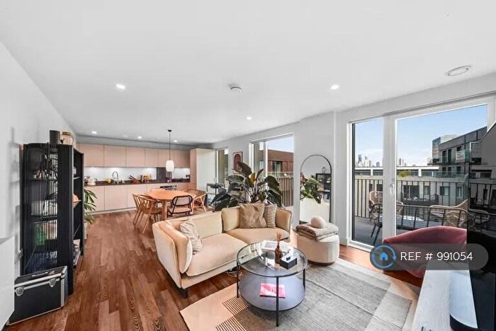 3 Bedroom Penthouse To Rent In Moulding Lane, London, SE14