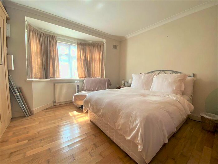 1 Bedroom Flat To Rent In Star Road, Uxbridge, UB10