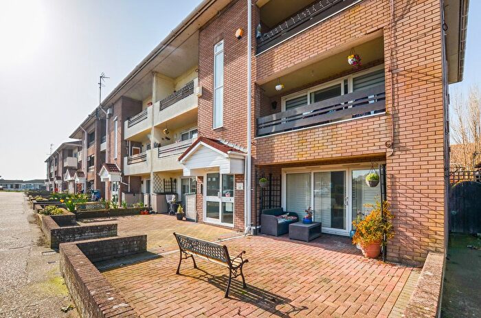 4 Bedroom Flat For Sale In Kings Court East, Eastbourne, Eastbourne, East Sussex, BN23