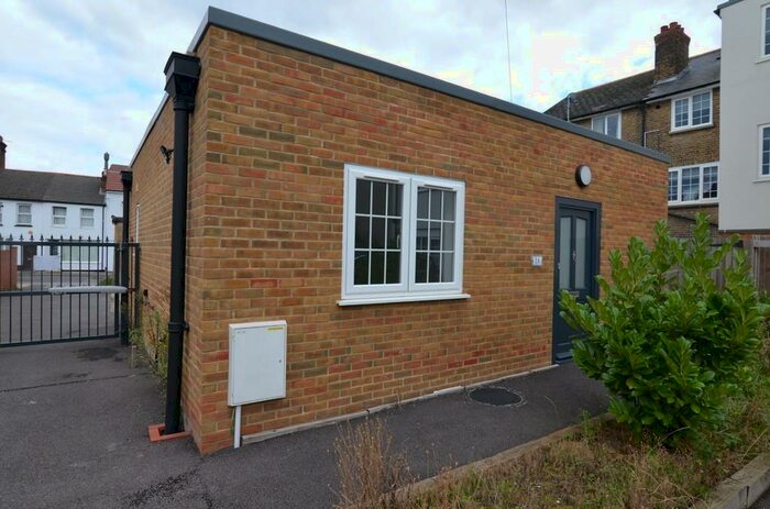 1 Bedroom Detached Bungalow To Rent In Moorfield Road, Orpington, BR6