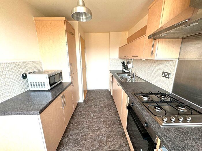 1 Bedroom Flat To Rent In Queen Elizabeth Gardens, New Gorbals, Glasgow, G5