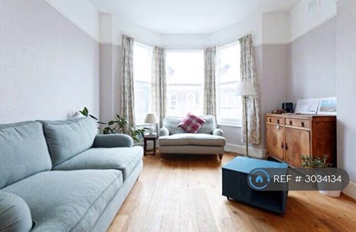 2 Bedroom Flat To Rent In Hither Green, London, SE13