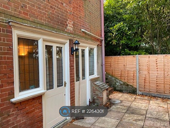 Studio To Rent In Rosehill, Rosehill, Henley-On-Thames, RG9