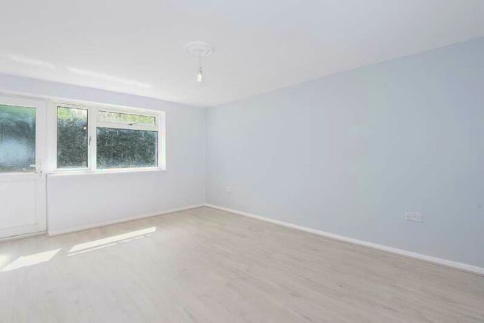 2 Bedroom Apartment To Rent In Langdale Gardens, Earley, RG6