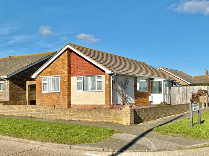 3 Bedroom Bungalow To Rent In Southview Road, Peacehaven, BN10