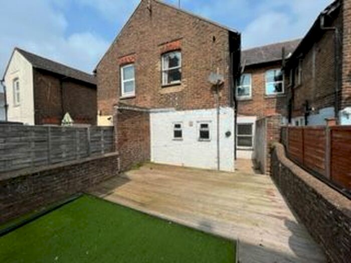 1 Bedroom Flat To Rent In Broadwater Street East, Broadwater, Worthing, BN14