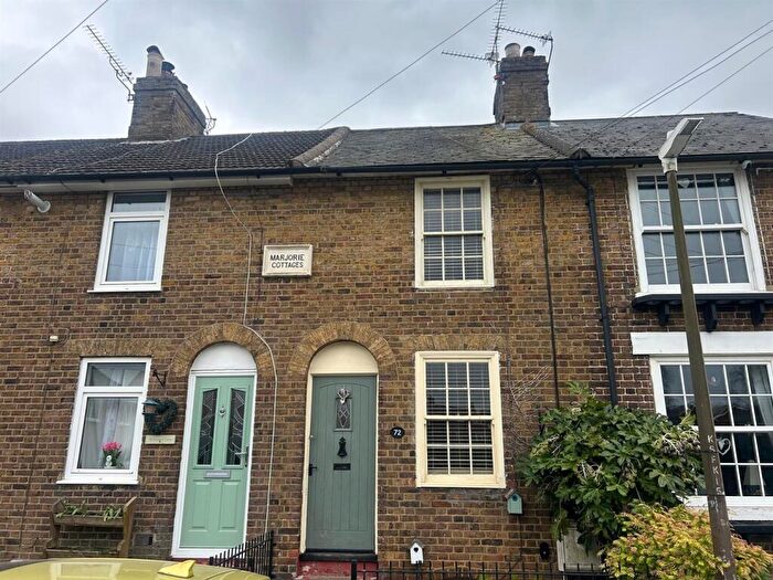 2 Bedroom Cottage To Rent In Stockett Lane, Coxheath, ME17