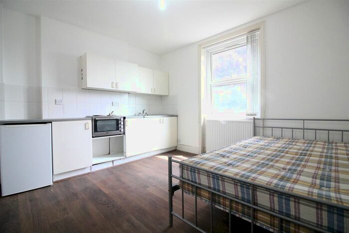 Studio To Rent In Madeley Road, London, W5