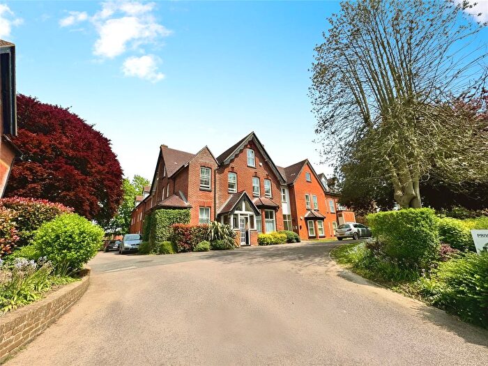 2 Bedroom Flat To Rent In Old Dover Road, Canterbury, Kent, CT1