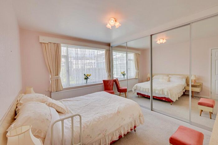2 Bedroom Bungalow For Sale In Wrenbury Avenue, Leeds, West Yorkshire, LS16