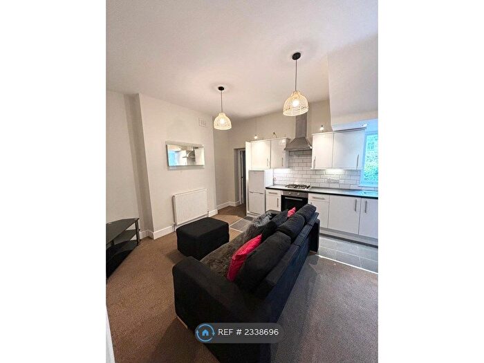 2 Bedroom Flat To Rent In Coningham Road, London, W12