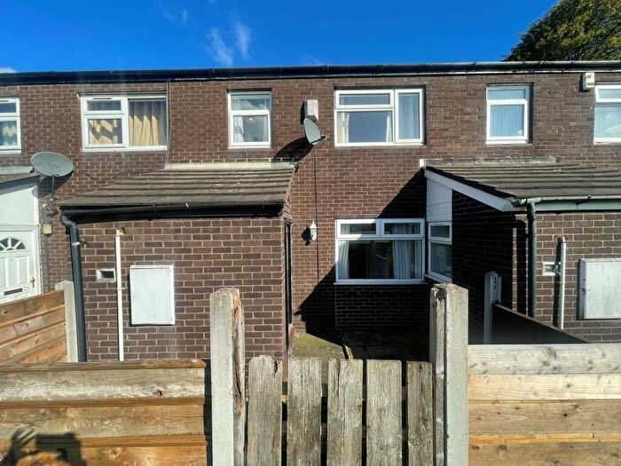 3 Bedroom Town House To Rent In Willow Close, Leeds, LS4