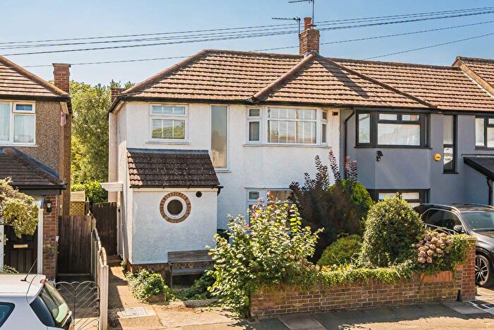 3 Bedroom End Of Terrace House For Sale In Hall Farm Drive, Whitton, TW2
