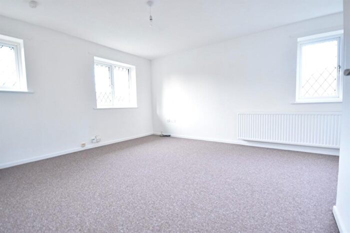 1 Bedroom Apartment For Sale In The Willows, Caversham, Reading, RG4