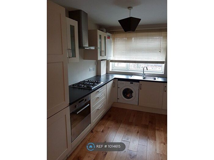 2 Bedroom Flat To Rent In Brownlow Road, London, N3