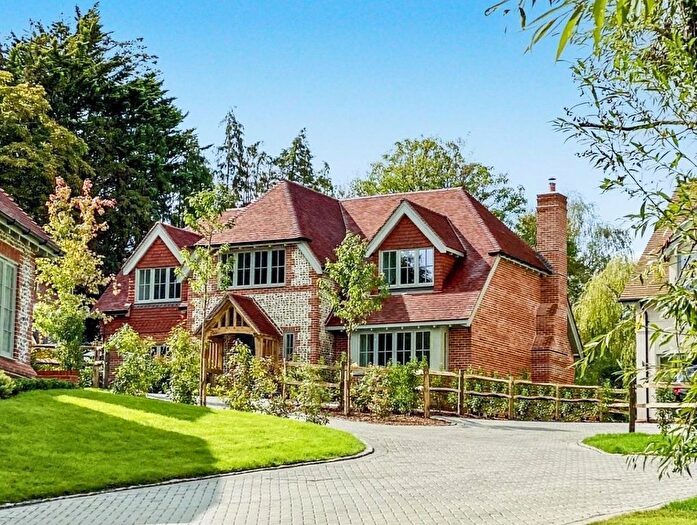 4 Bedroom Property For Sale In Farndon Close, Chiddingfold, GU8