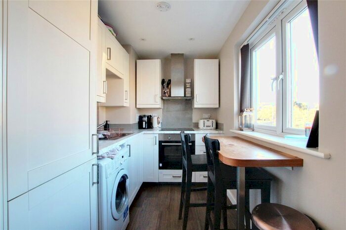 2 Bedroom Flat To Rent In Goring Road, Goring-By-Sea, Worthing, West Sussex, BN12