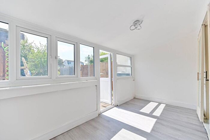3 Bedroom Semi-Detached House To Rent In Walton Road, West Molesey, KT8