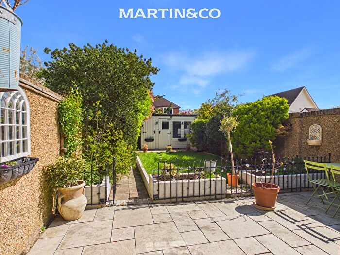 3 Bedroom Terraced House For Sale In Medlake Road, Egham, TW20