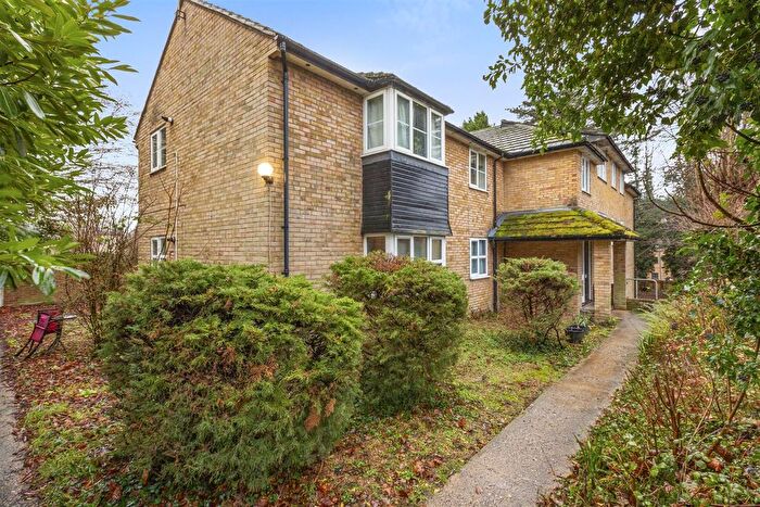2 Bedroom Flat For Sale In Walnut Tree House, Brambleside, HP11
