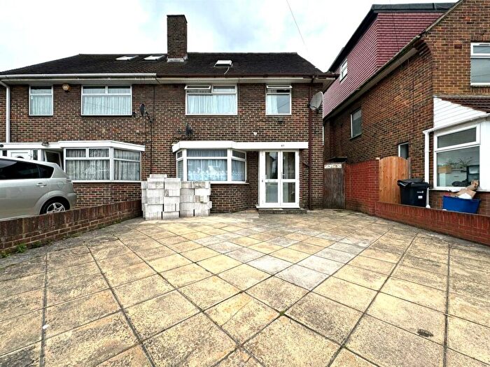 4 Bedroom Semi-Detached House To Rent In Leyswood Drive, Ilford, IG2