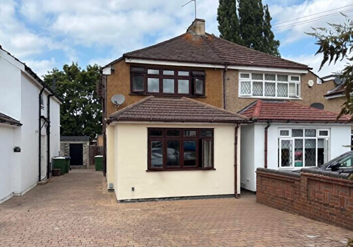 3 Bedroom Semi Detached House For Sale In Wyncham Avenue, Sidcup, Kent, DA15