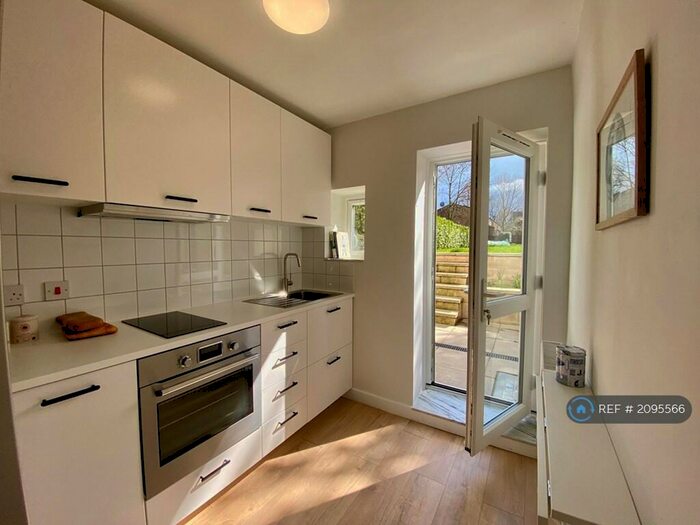 1 Bedroom Flat To Rent In Camden Road, London, N7