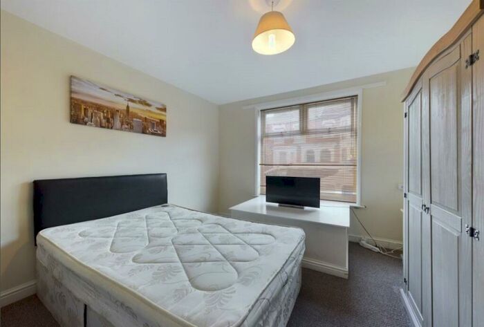 1 Bedroom Flat To Rent In Moore Street, Northampton, NN2