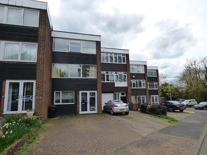 4 Bedroom Town House To Rent In Sir Francis Way, Brentwood, CM14