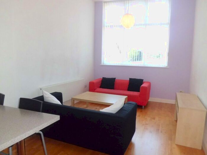 2 Bedroom Flat To Rent In Bristol Road, Selly Oak, Birmingham, B29