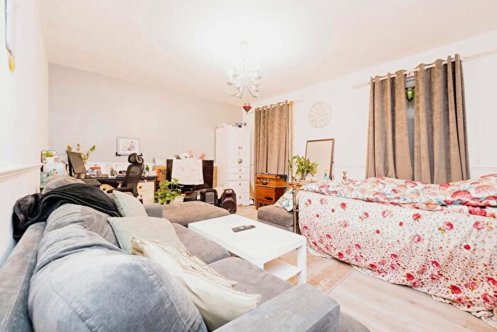 1 Bedroom Flat For Sale In Moore Crescent, Dagenham, Essex, RM9
