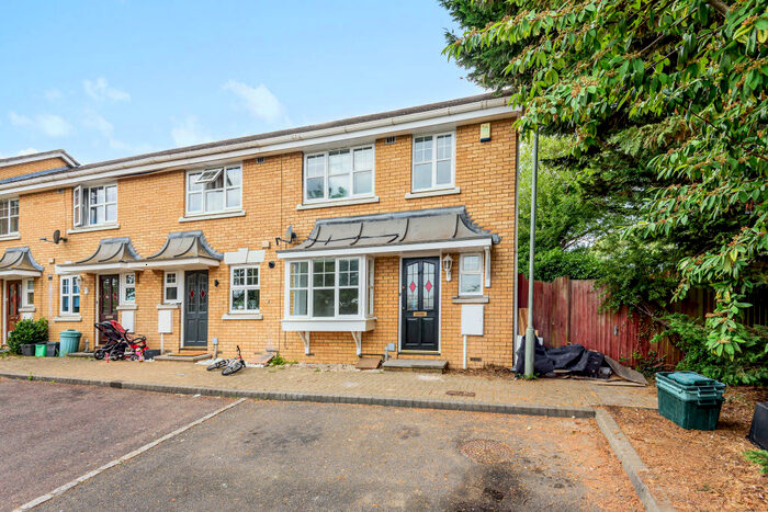 3 Bedroom House To Rent In Roundlyn Gardens, St Marys Cray, BR5