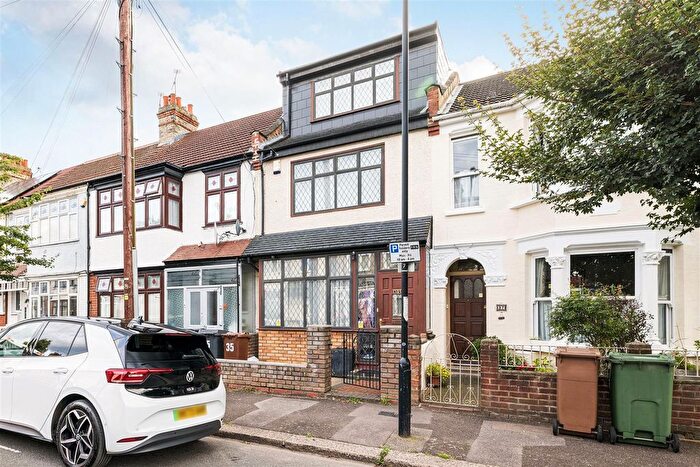 4 Bedroom Property To Rent In Garner Road, London, E17