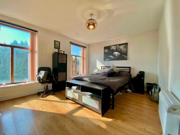 2 Bedroom Apartment To Rent In Bayhall Apartments, Huddersfield, HD1