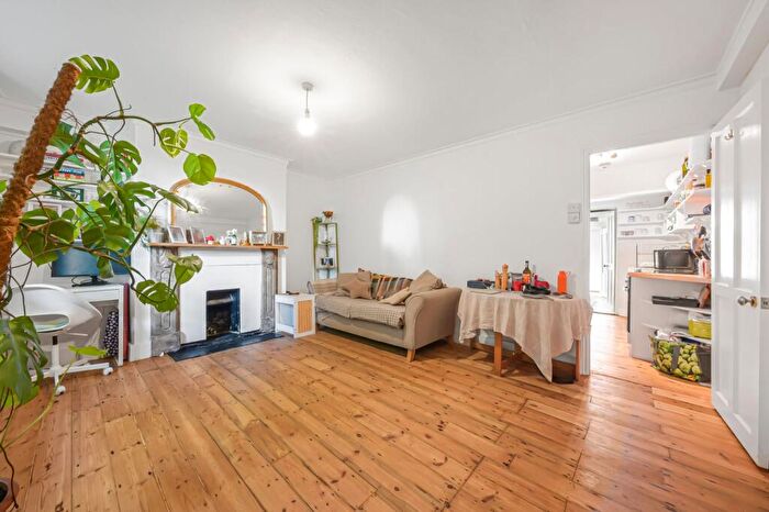 1 Bedroom Flat To Rent In Leighton Road, Kentish Town, NW5