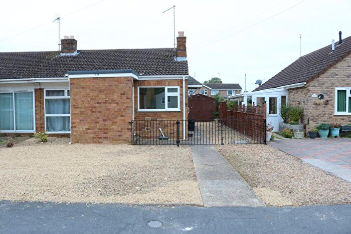 2 Bedroom Semi-Detached Bungalow For Sale In The Grove, Market Deeping, PE6