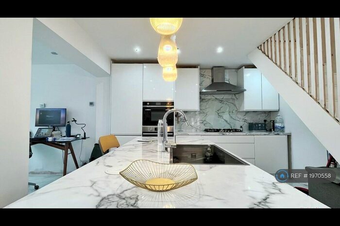 2 Bedroom Semi-Detached House To Rent In Ravensthorpe, Luton, LU2