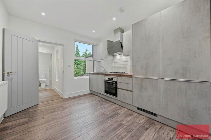 2 Bedroom Flat To Rent In Hereford Road, Acton, W3