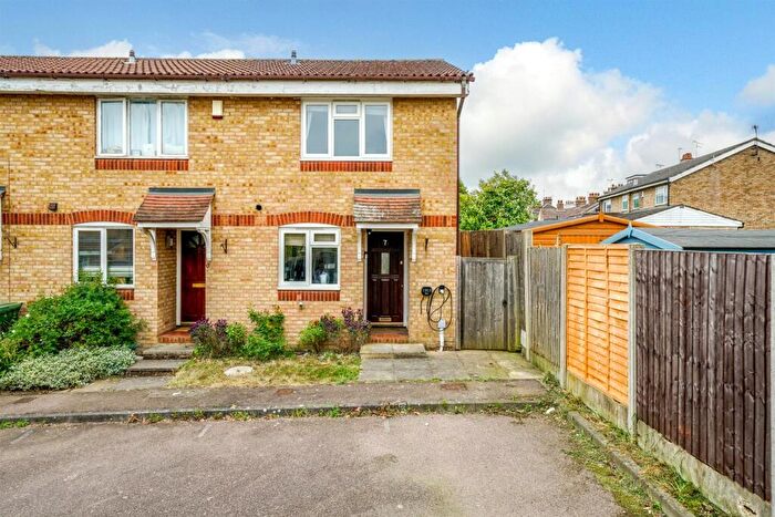 2 Bedroom End Of Terrace House For Sale In Carlbury Close, St. Albans, AL1