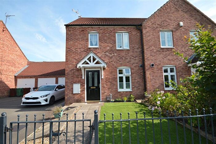 3 Bedroom Semi-Detached House For Sale In Lake View, Pontefract, WF8